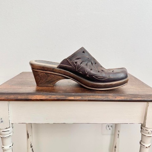 Bass Shoes - Bass Brown Cut out leather clog size 8 cottage boho 70s chocolate